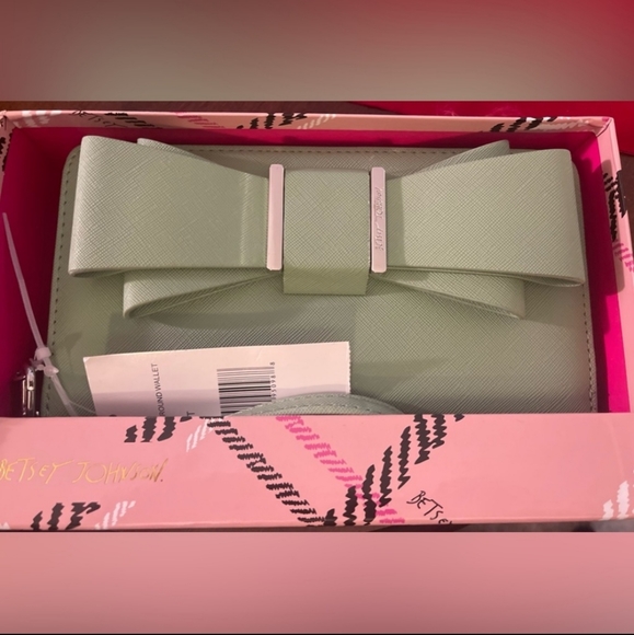 New Betsey Johnson Zip Around Wallet Wristlet NWT - Picture 7 of 7